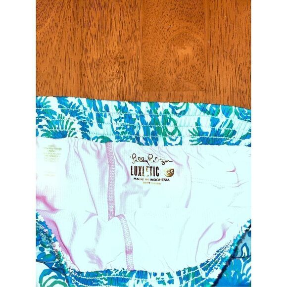 NWT Lilly Pulitzer Luxletic Ocean Trail Short Surf Blue Coral Of The Story 2XS - Picture 3 of 6